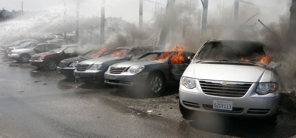 В Лос-Анжелесе сгорел крупный автомагазин
