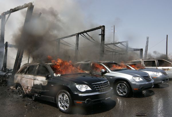 В Лос-Анжелесе сгорел крупный автомагазин