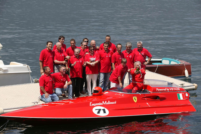 Лодка Ferrari с двигателем от F430