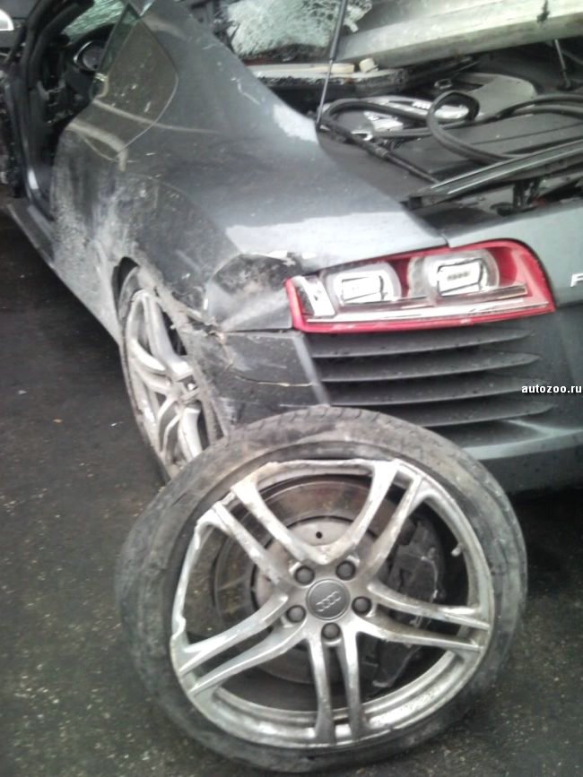 Разбитый Audi R8