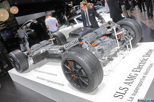 Mercedes-Benz SLS AMG с электродвигателем на автовыставке в Париже 2012
