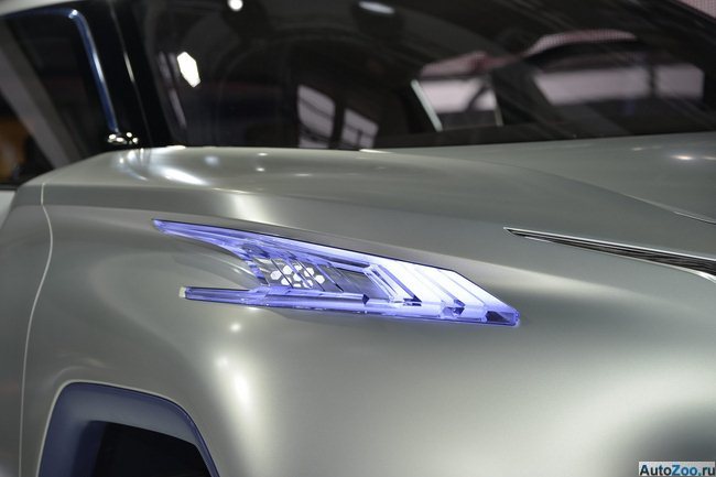 Кроссовер Nissan TeRRa представлен на автовыставке в Париже 2012