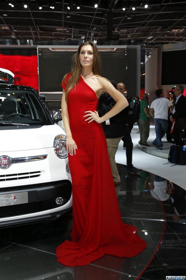 Красивые девушки модели с автовыставки в Париже 2012