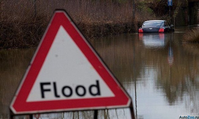 Как утопить Bentley Continental GT во время наводнения 02