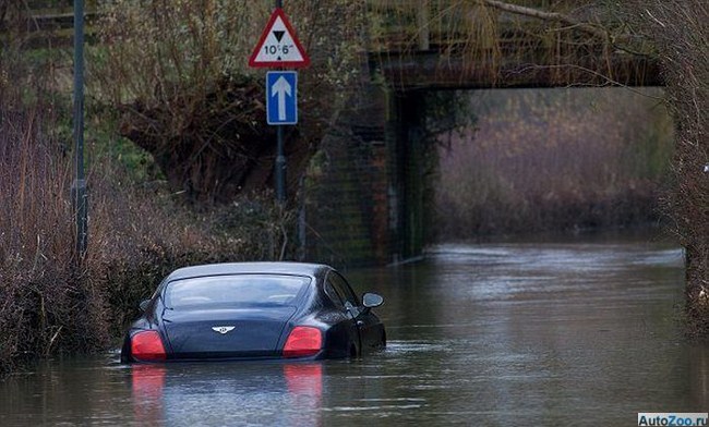 Как утопить Bentley Continental GT во время наводнения 08