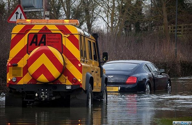 Как утопить Bentley Continental GT во время наводнения 09