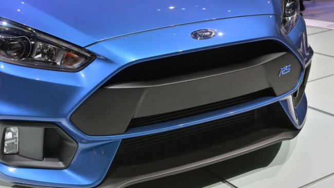 2016-ford-focus-rs-07